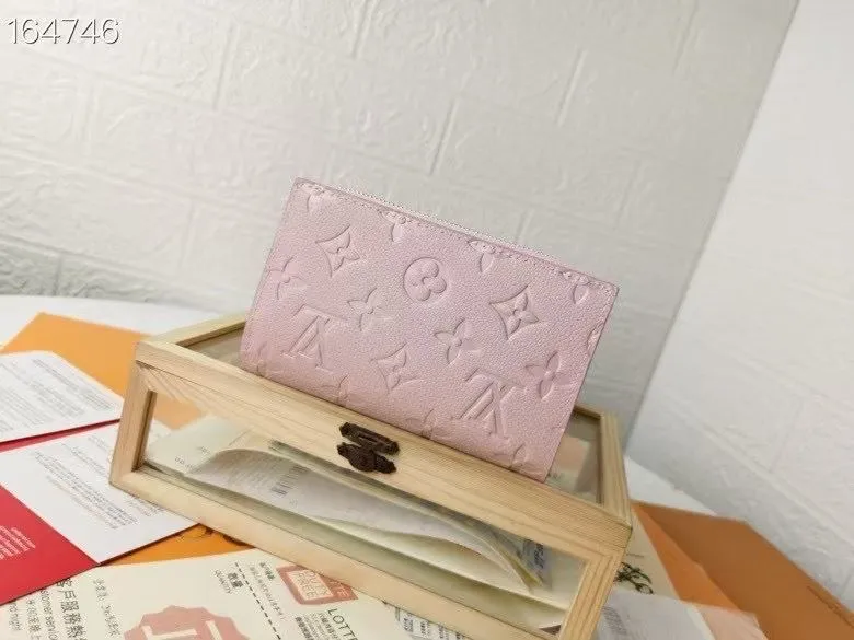 Alternative view of LV Wallets-2049
