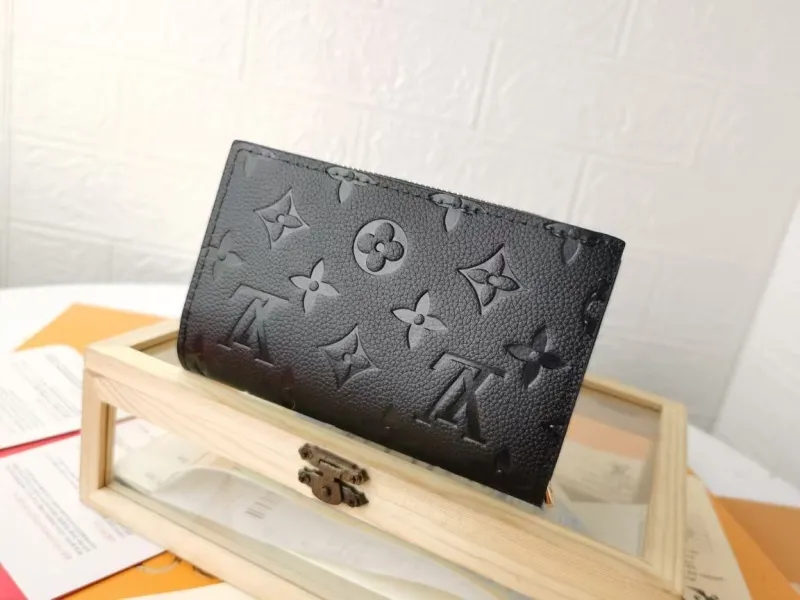 Alternative view of LV Wallets-2050