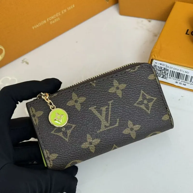 Alternative view of LV Wallets-2051