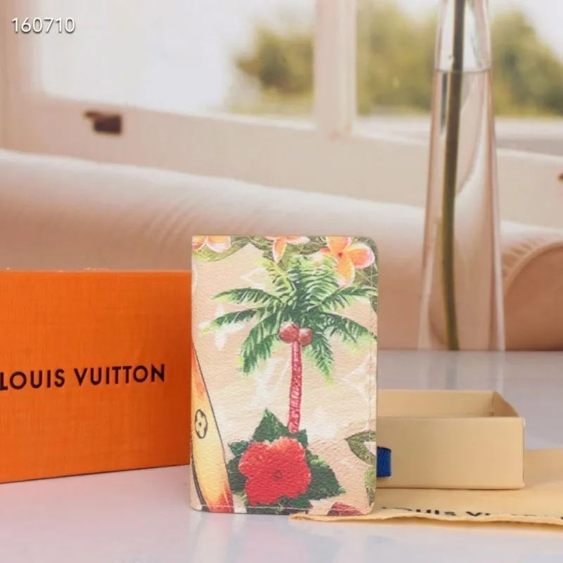 Alternative view of LV Wallets-2058