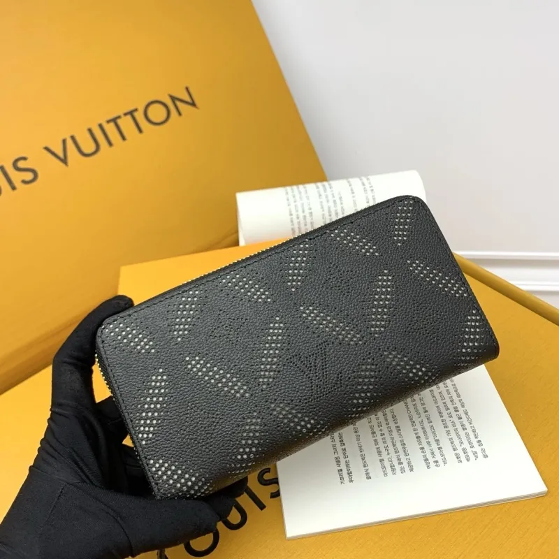 LV Wallets-2068