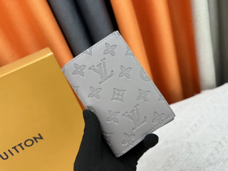 LV Wallets-2069
