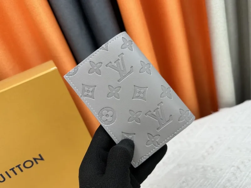 Alternative view of LV Wallets-2069