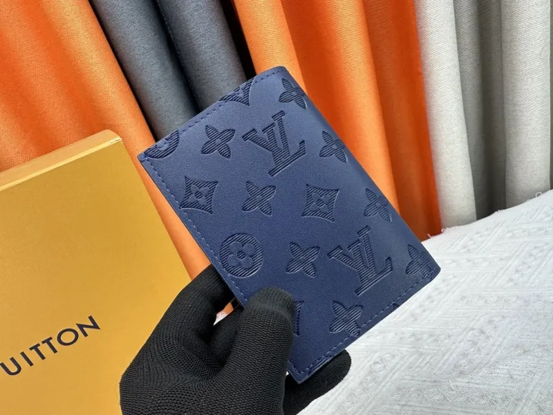 Alternative view of LV Wallets-2070