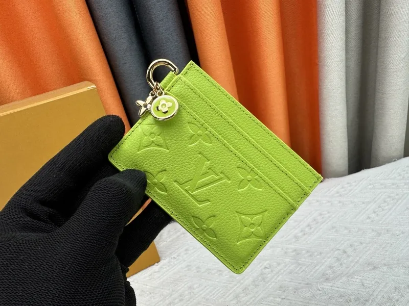 Alternative view of LV Wallets-2071