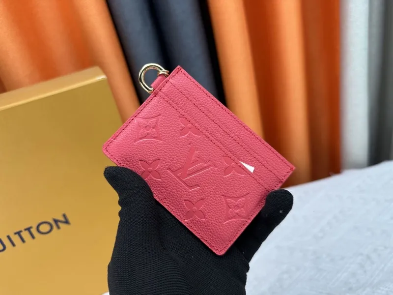 Alternative view of LV Wallets-2073