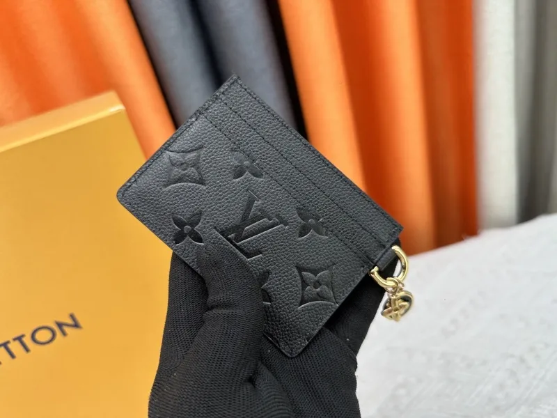 Alternative view of LV Wallets-2075
