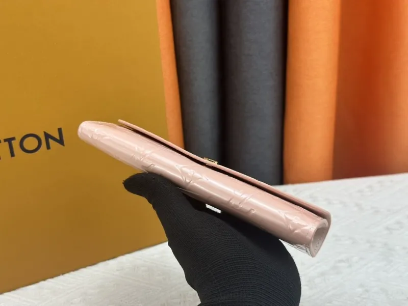 Alternative view of LV Wallets-2078