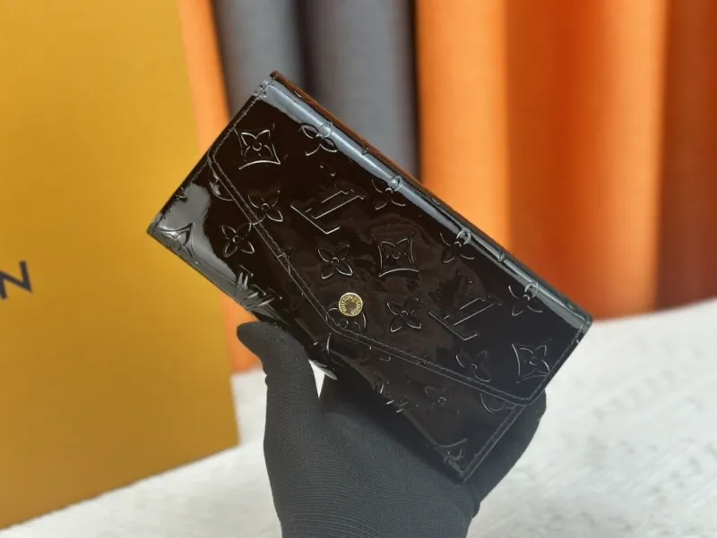 LV Wallets-2079