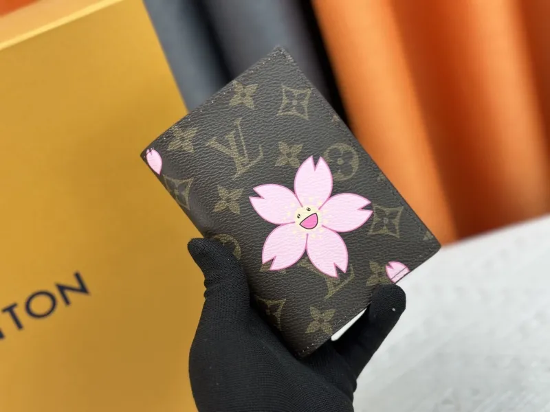 LV Wallets-2080