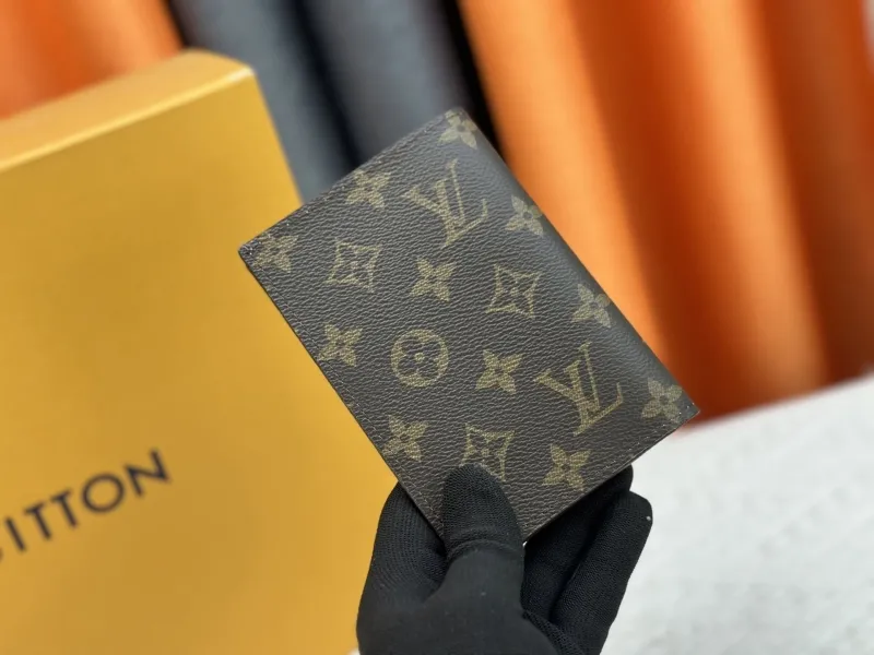Alternative view of LV Wallets-2080