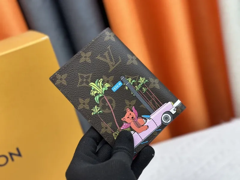 Alternative view of LV Wallets-2081