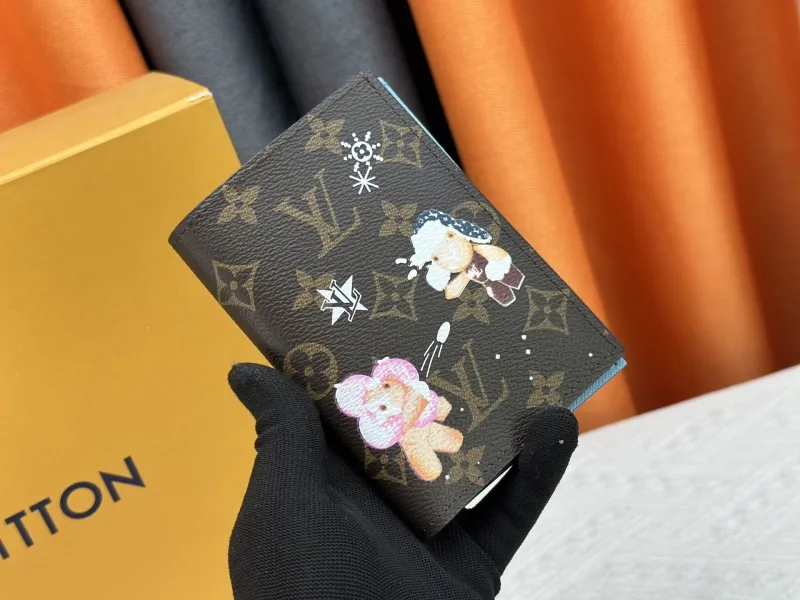 LV Wallets-2082