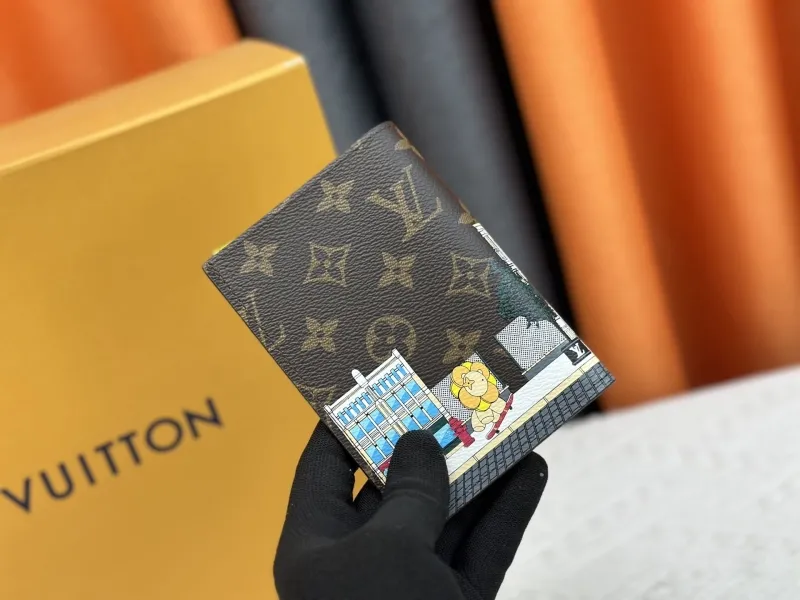 Alternative view of LV Wallets-2085