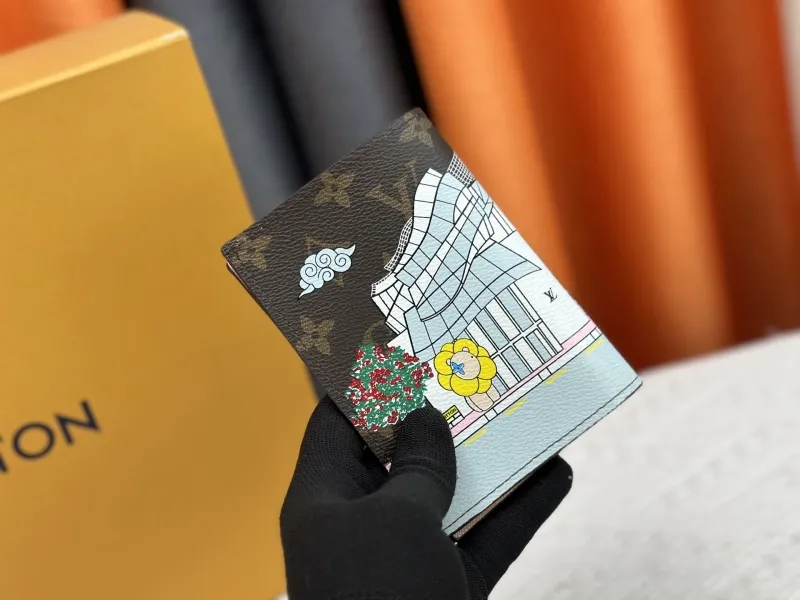 Alternative view of LV Wallets-2086