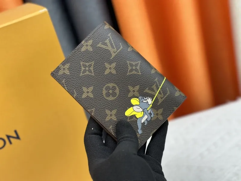 Alternative view of LV Wallets-2087