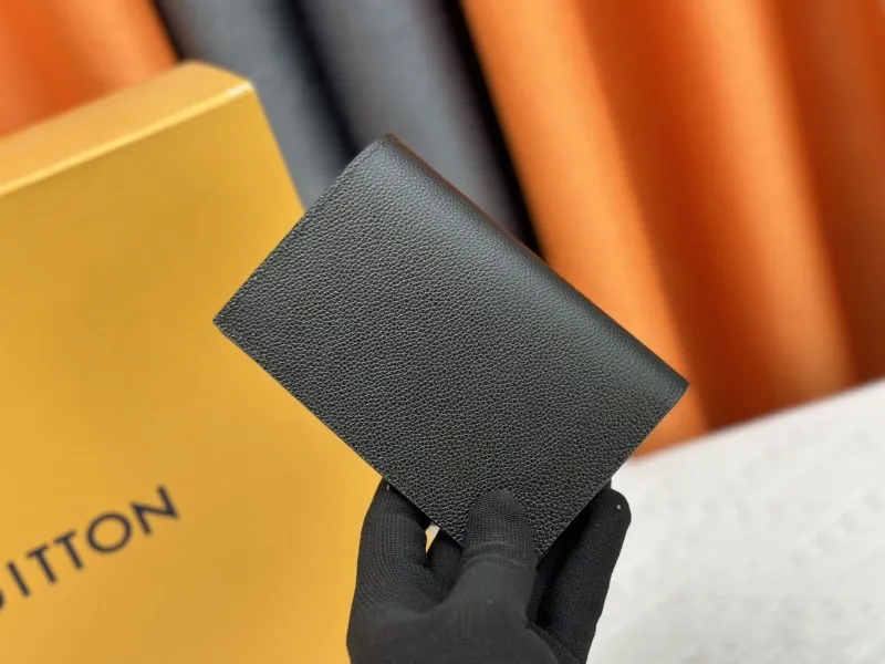 Alternative view of LV Wallets-2089