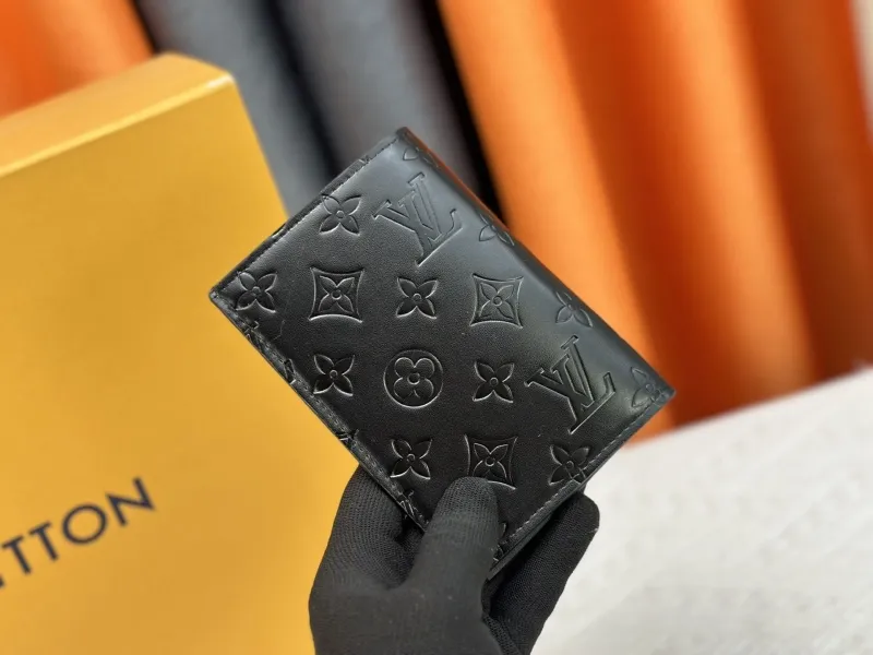 Alternative view of LV Wallets-2091