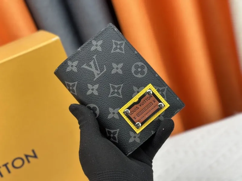 LV Wallets-2092