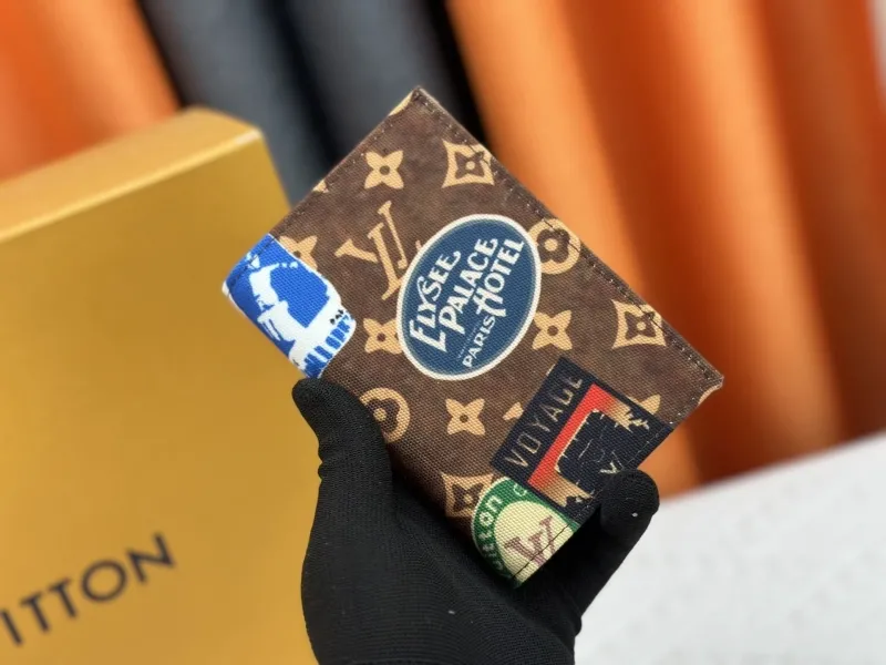 LV Wallets-2093