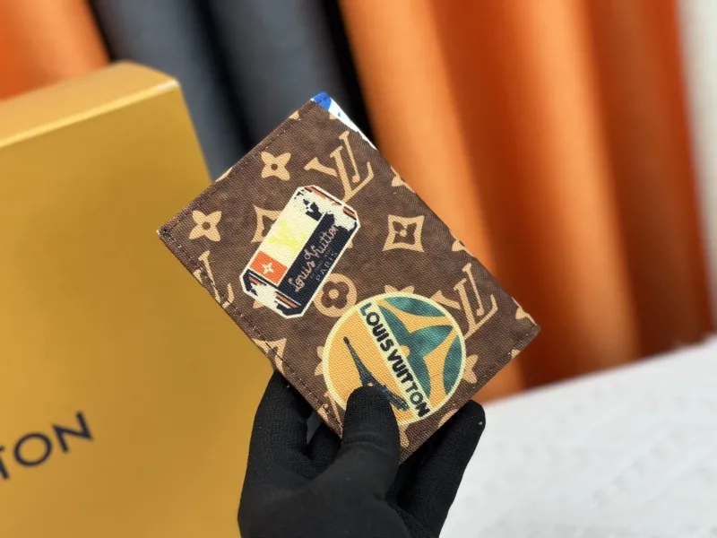 Alternative view of LV Wallets-2093