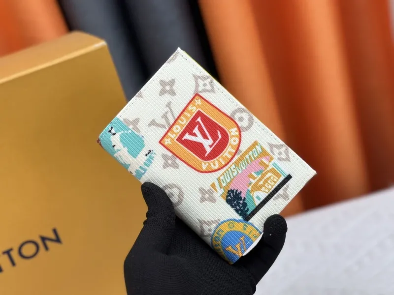 LV Wallets-2094