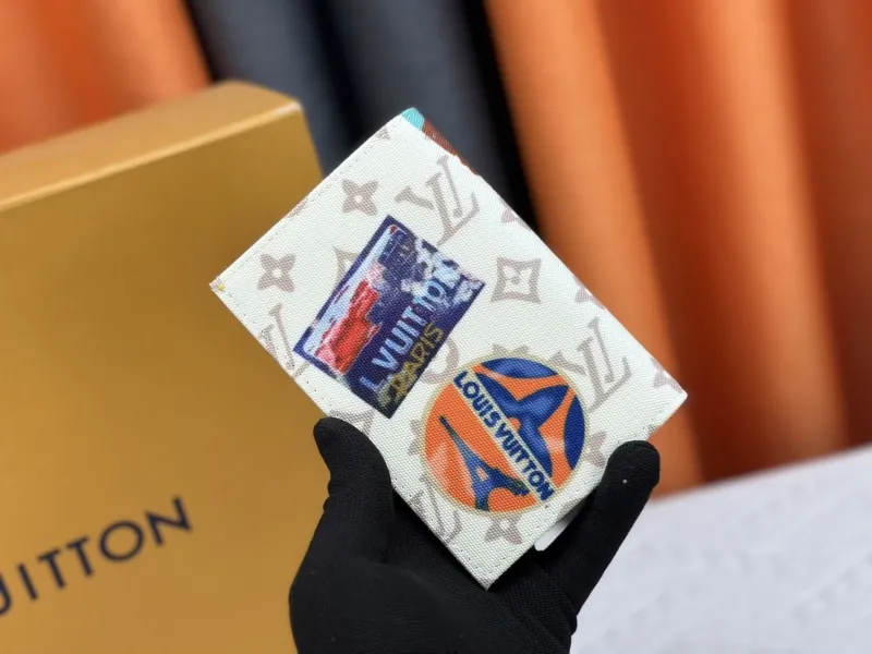 Alternative view of LV Wallets-2094