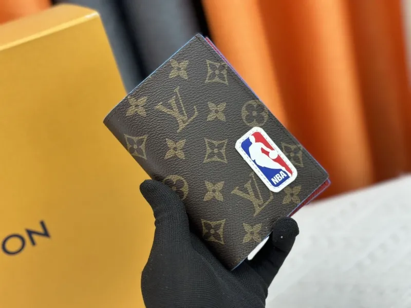 LV Wallets-2095