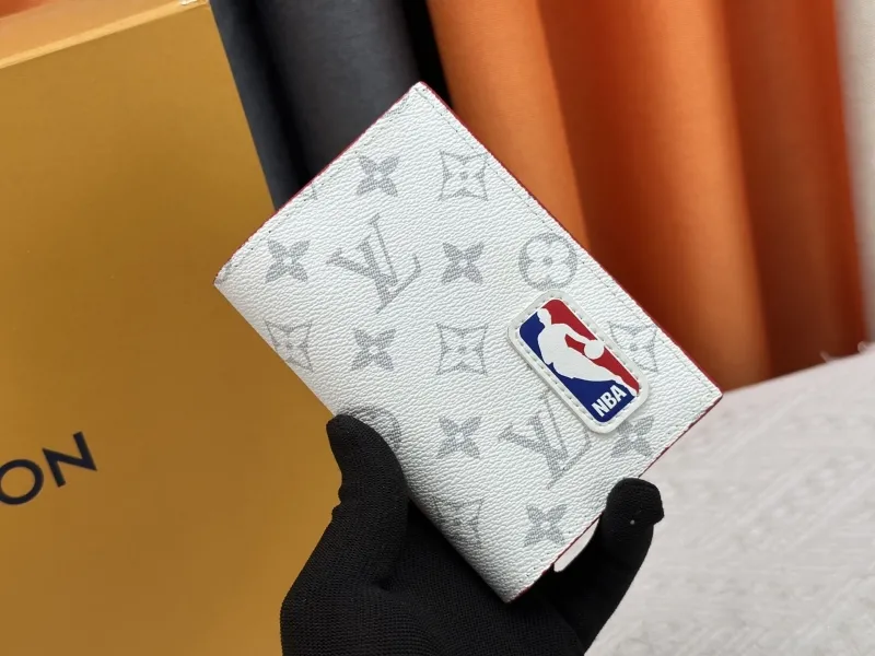 LV Wallets-2096
