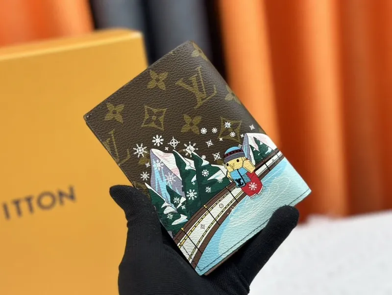 Alternative view of LV Wallets-2097