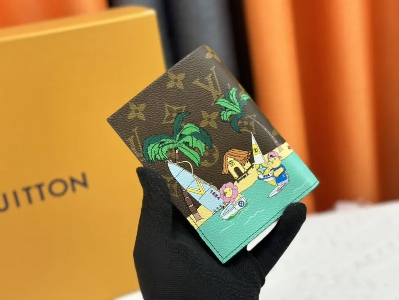 Alternative view of LV Wallets-2098