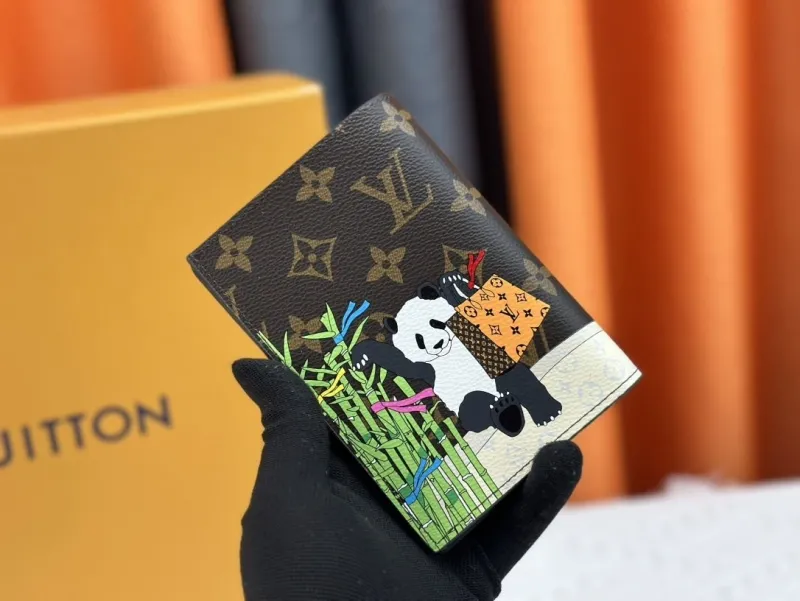 Alternative view of LV Wallets-2099