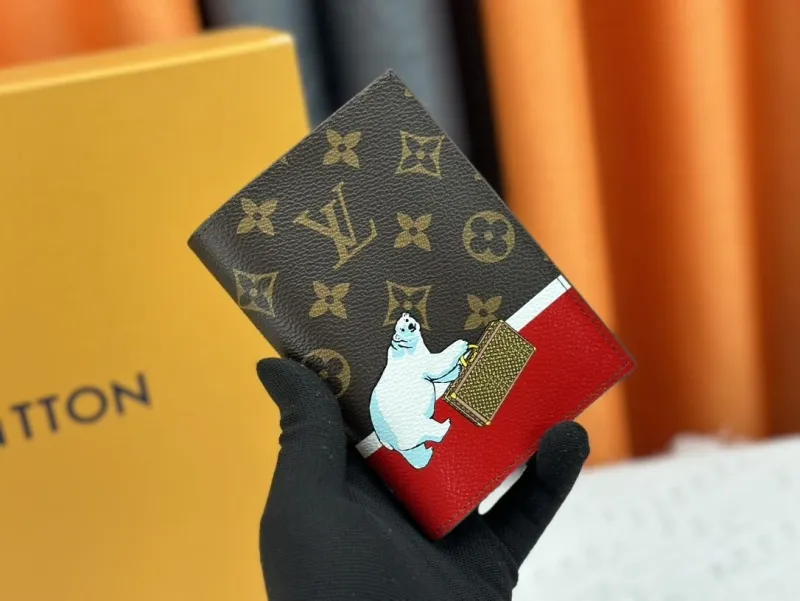 LV Wallets-2100