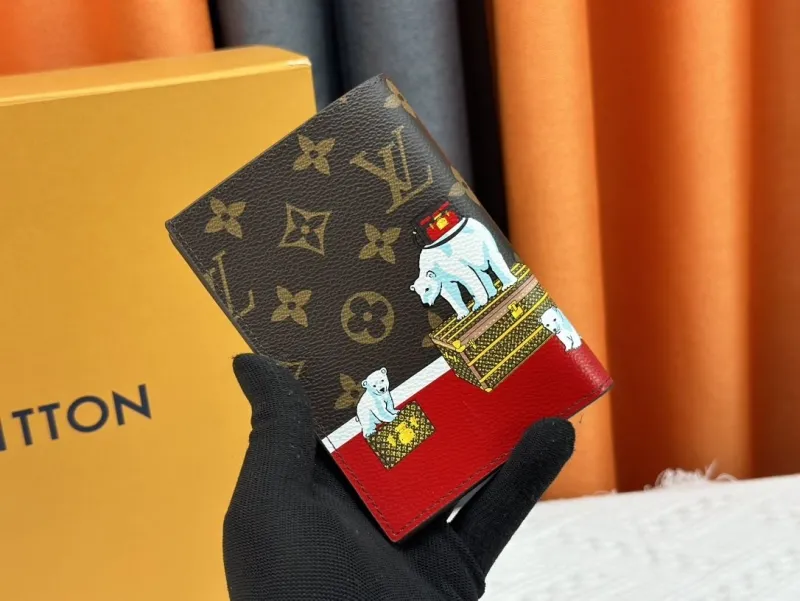 Alternative view of LV Wallets-2100