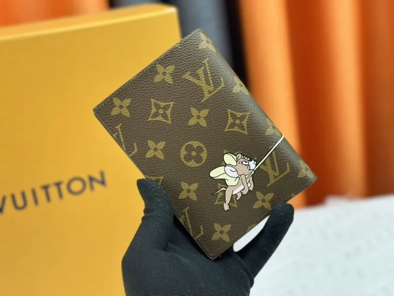 Alternative view of LV Wallets-2101