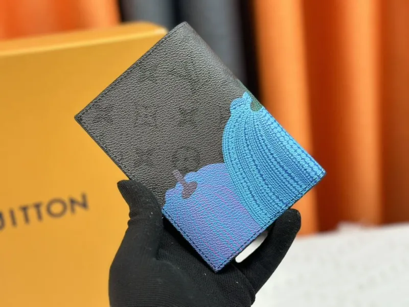 Alternative view of LV Wallets-2102