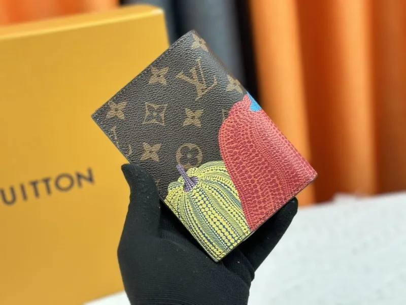 Alternative view of LV Wallets-2103