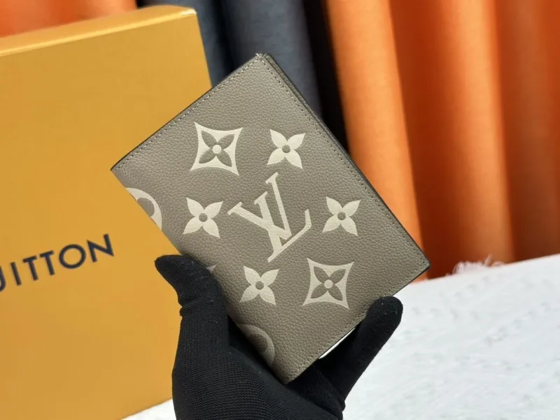 LV Wallets-2104