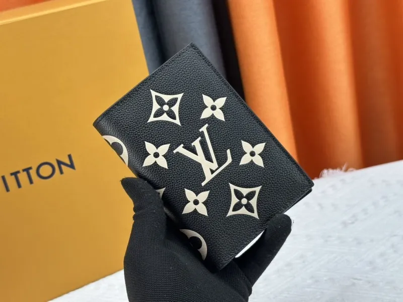 LV Wallets-2105