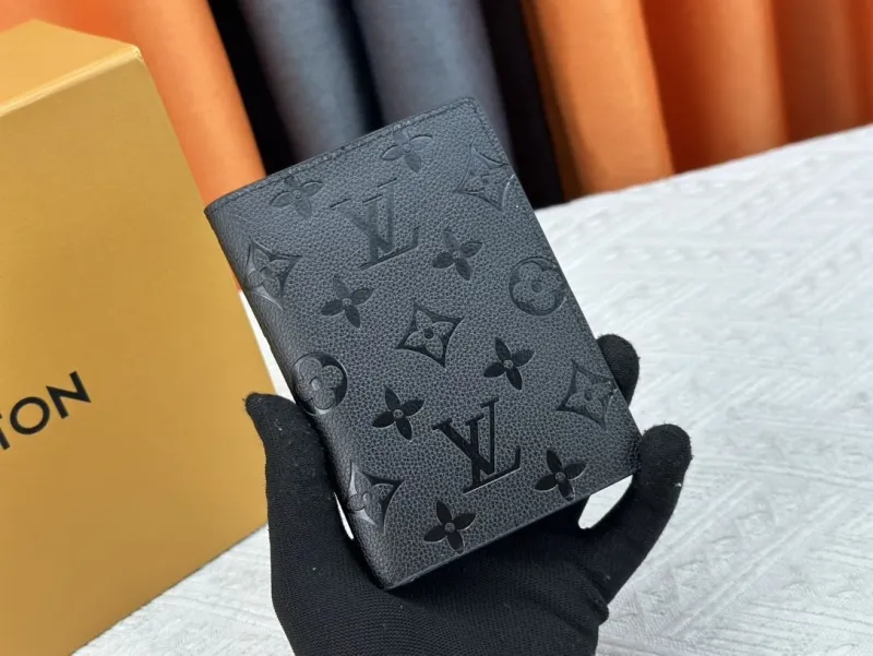 LV Wallets-2106