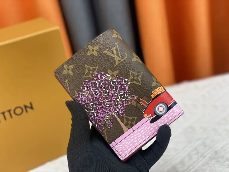 Alternative view of LV Wallets-2107