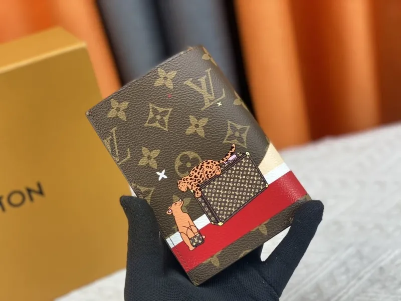 Alternative view of LV Wallets-2108