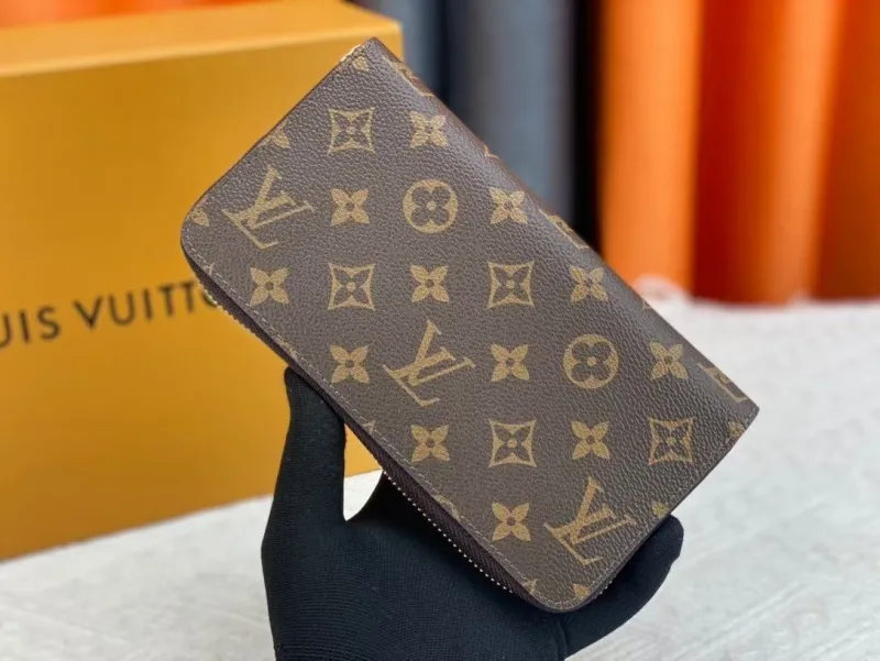 Alternative view of LV Wallets-2113