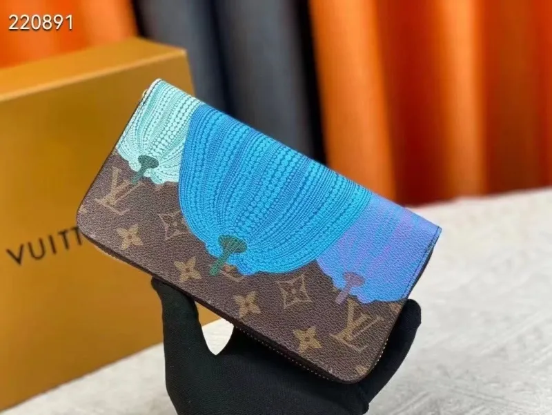 Alternative view of LV Wallets-2114