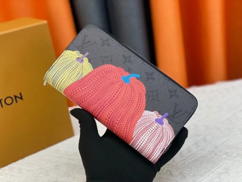 LV Wallets-2115