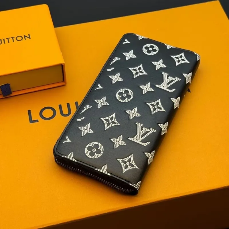 Alternative view of LV Wallets-2121