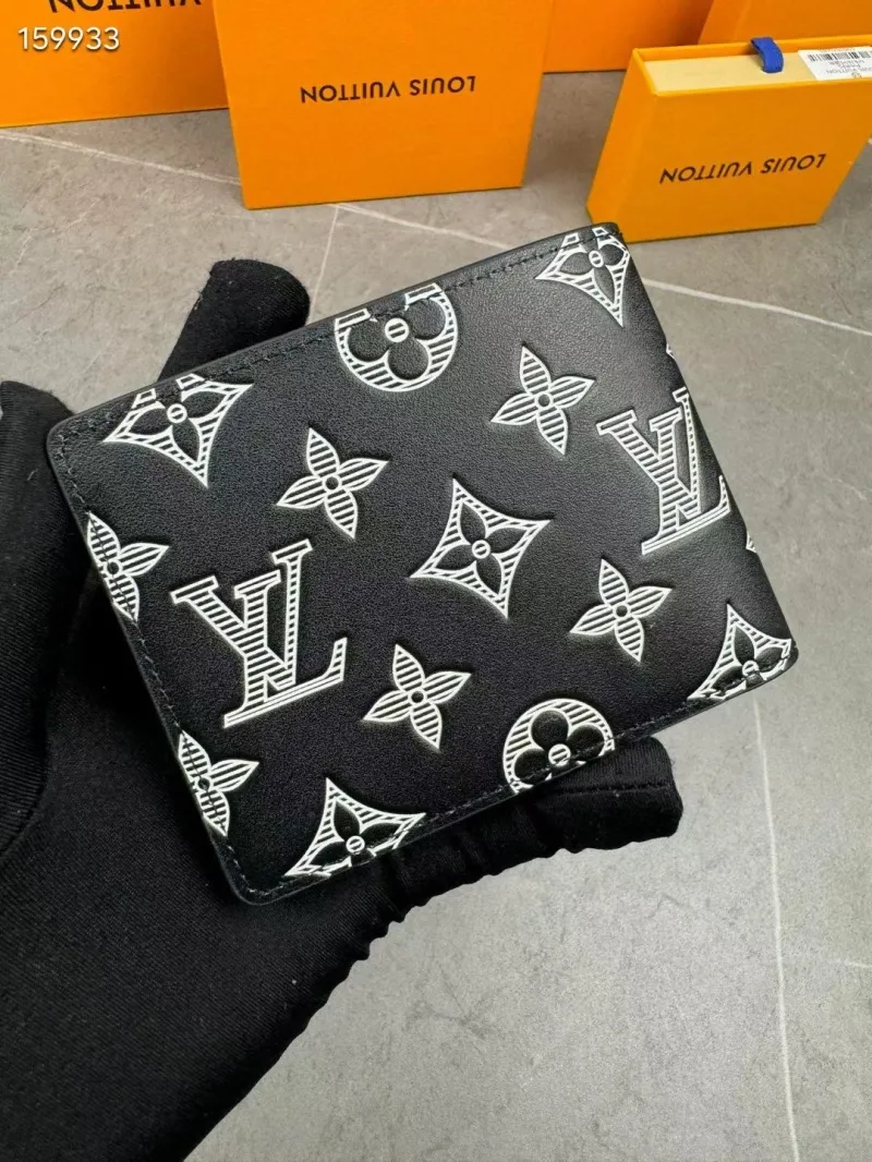 Alternative view of LV Wallets-2122