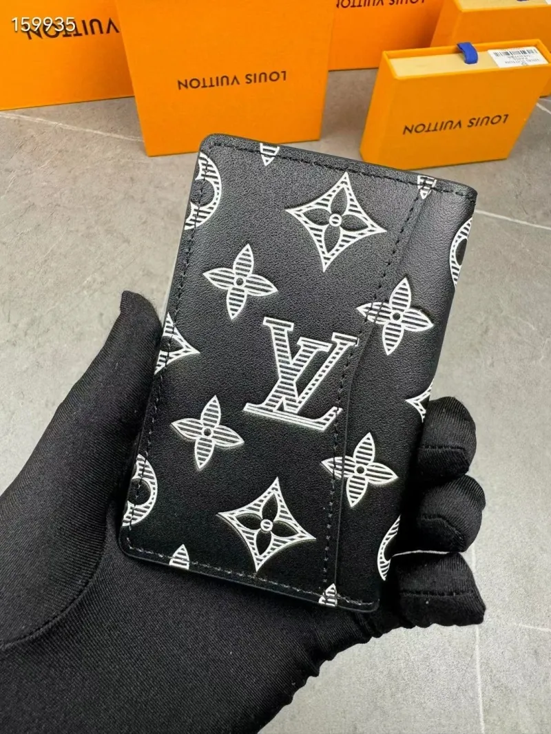 Alternative view of LV Wallets-2123
