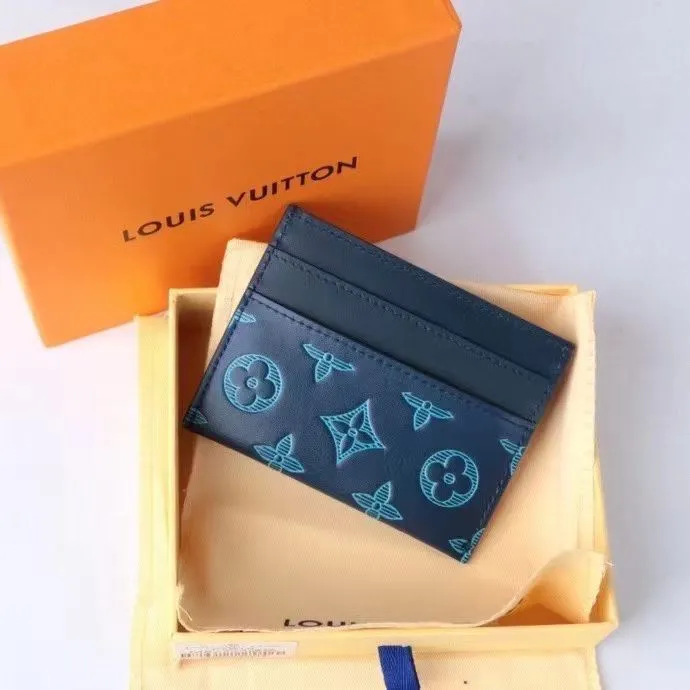 Alternative view of LV Wallets-2126