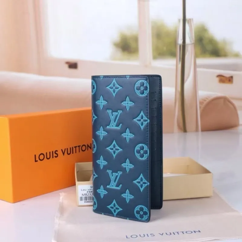 Alternative view of LV Wallets-2128